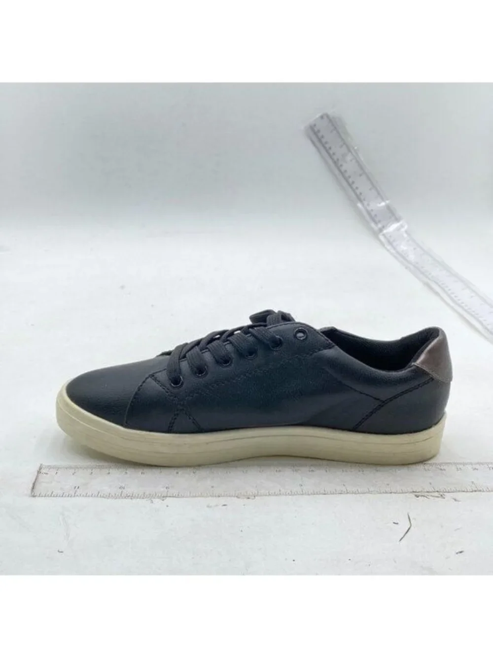 Women's Casual Shoe, Classic Lace-Up Low Top Loafer, Fashion Sneaker Black